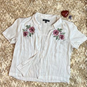 Kendall & Kylie Blouse, White with Pink Embroidered Flowers, Size Small, Silky